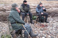 07-03-2009, Langelandsturen marts 2009  Trods blæst og regn er der tid til en kaffepause på stranden