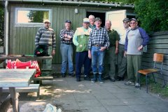 14-05-2008, Dagens deltagere forsamlet foran hytten inden Mogens Mogensens dejlige frokost