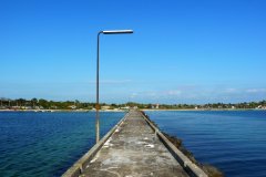 20-05-2010, Man går ud på Halsskov Mole en let nordenvind, tager et stykke sild på en krog og flod Venter 2 minutter og haps