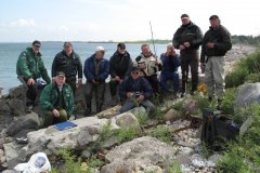 21-05-2009, Deltagerne minus fotograf og turleder Jørgen Christensen foreviget ved Knivkær Strand